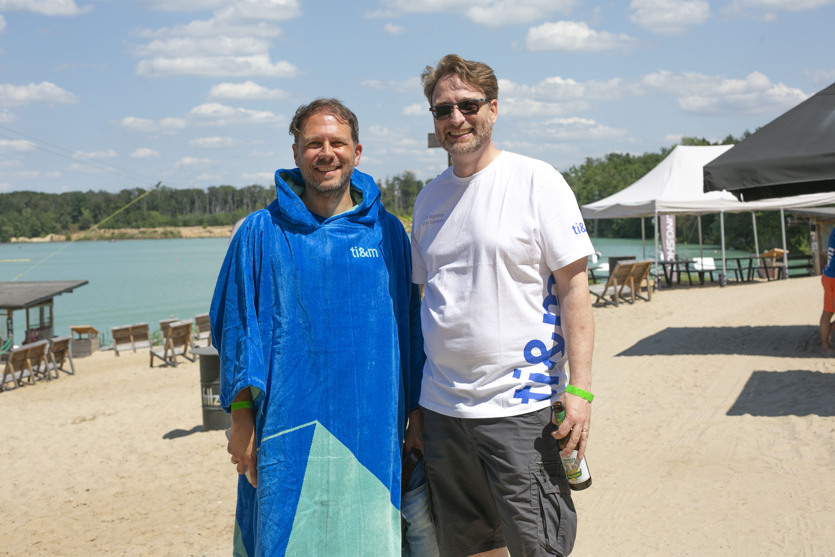 surfponcho-friends surfponcho-friends